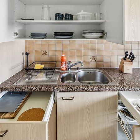 Affordable Comfort In Zurich Apartment Luaran gambar
