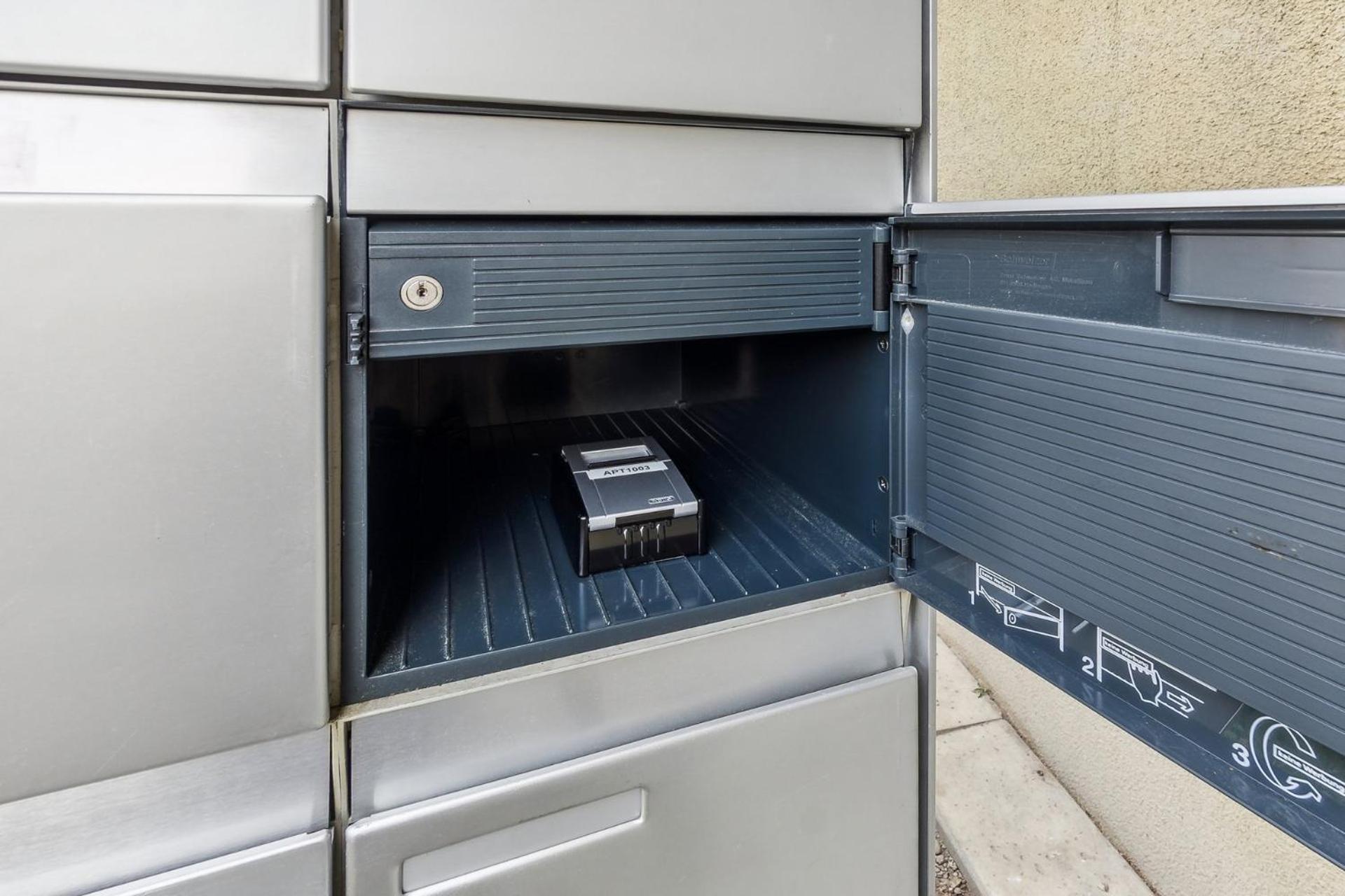 Affordable Comfort In Zurich Apartment Luaran gambar